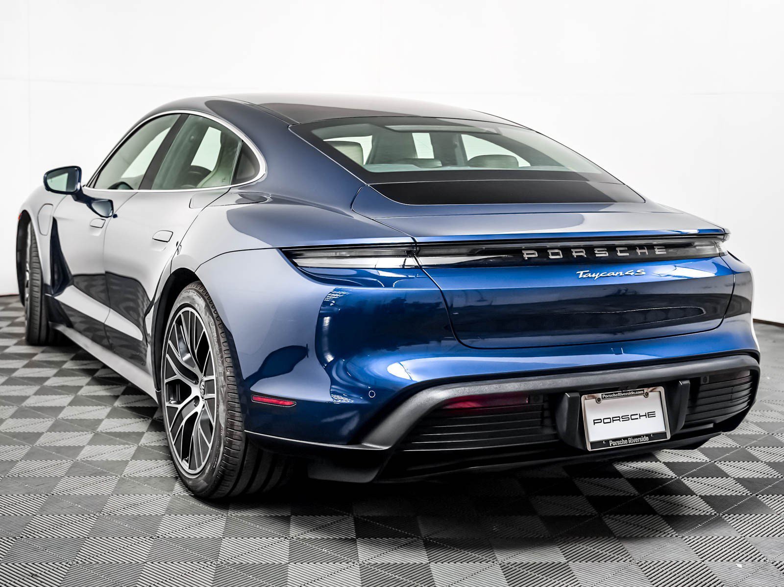Used 2023 GENTIAN BLUE Porsche 4S image 3