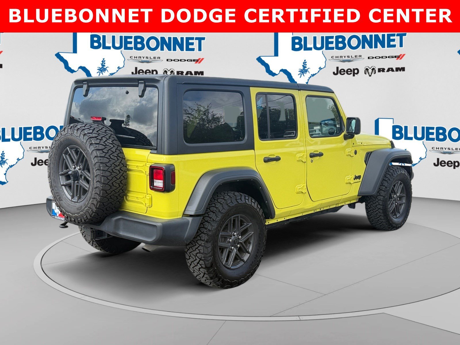 Used 2024 High Velocity Clearcoat Jeep Sport S image 5