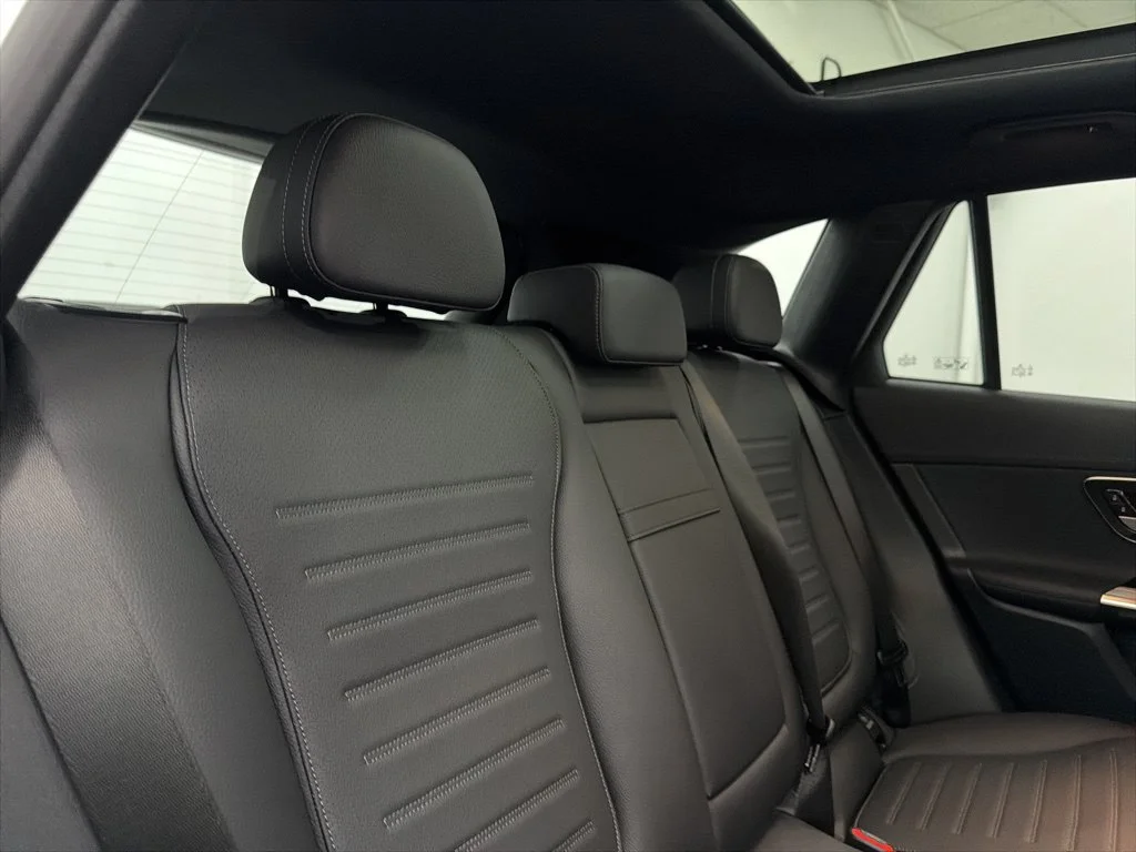 Used 2026 White Mercedes-Benz GLC 300 image 25