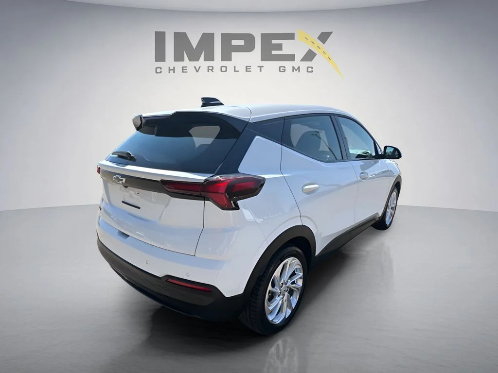 New 2027 White Chevrolet LT image 5