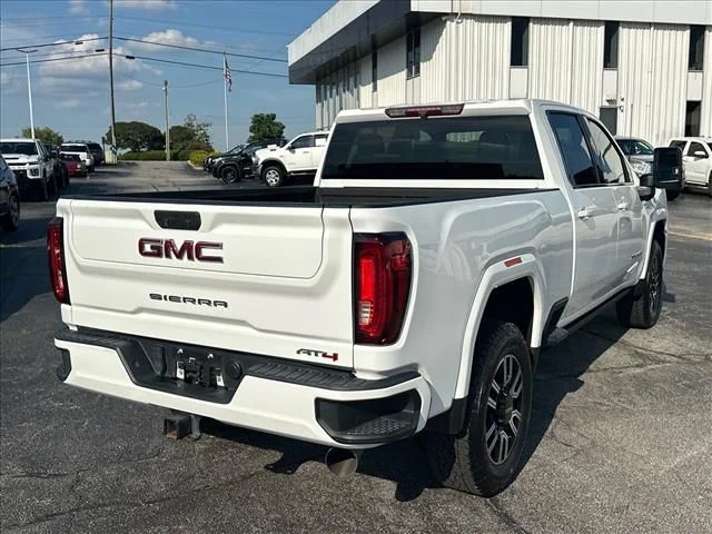 Used 2022 White GMC AT4 image 11