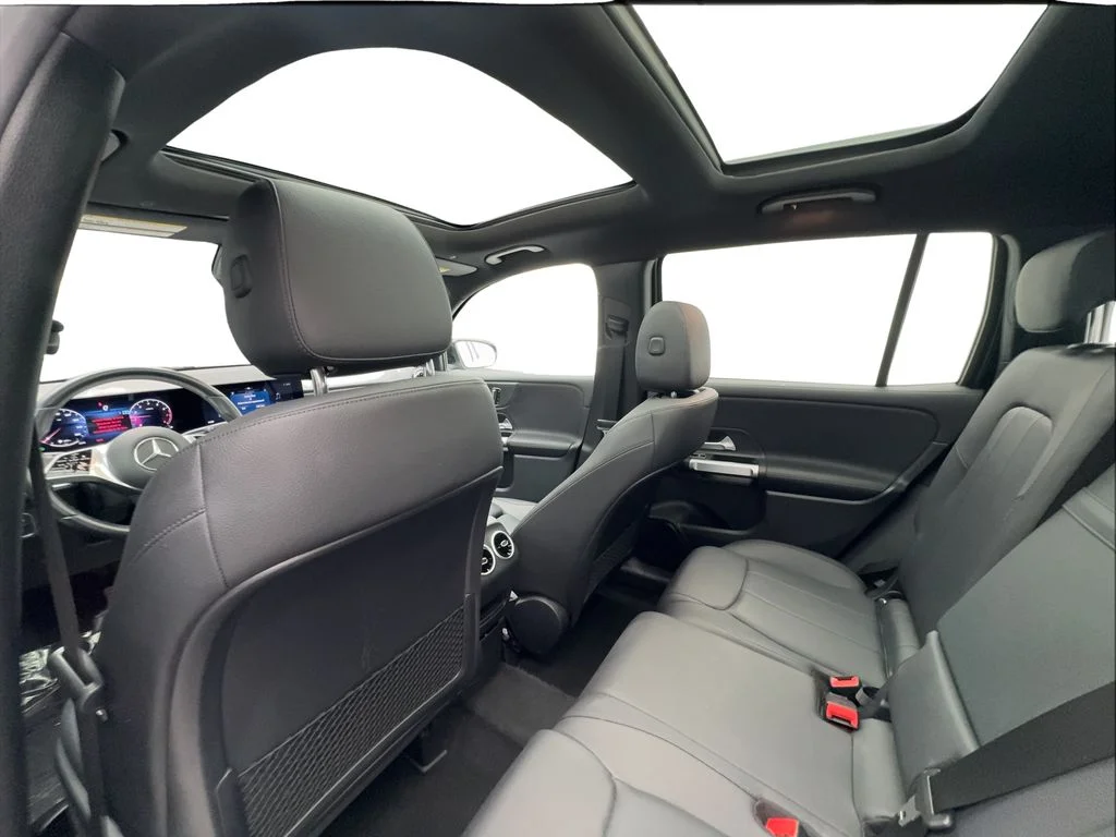 Used 2025 Black Mercedes-Benz GLB 250 image 20