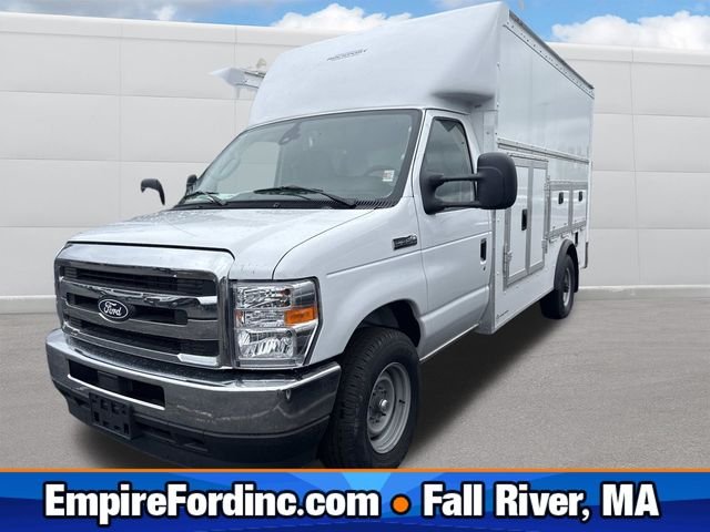 New 2026 Oxford White Ford E-350 SRW image 1