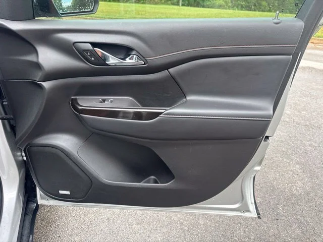 Used 2020 Silver GMC AT4 image 10