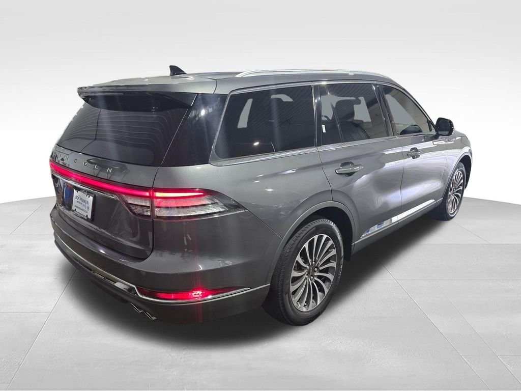 Used 2022 Gray Lincoln Reserve image 6