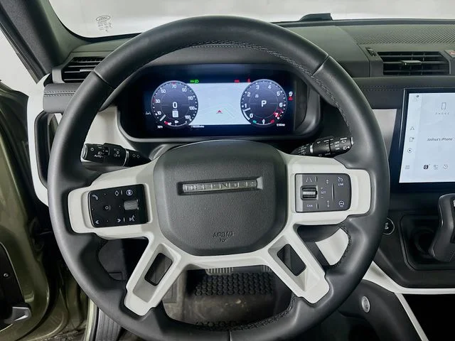 Used 2025 Green Land Rover S image 12