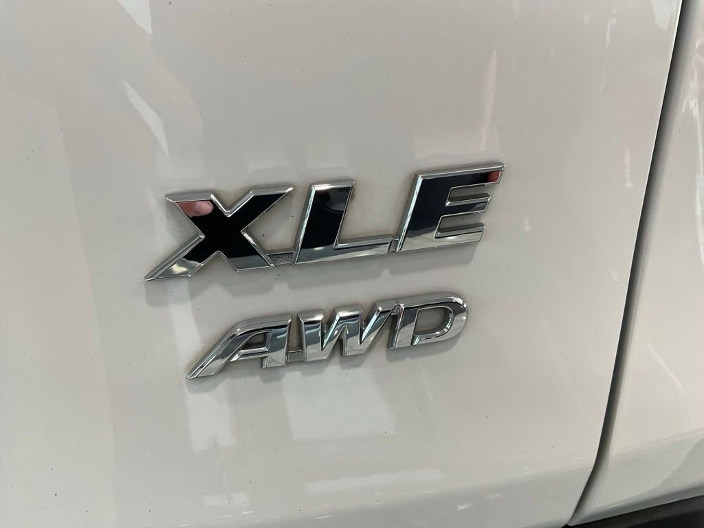 Used 2021 White Toyota XLE image 22