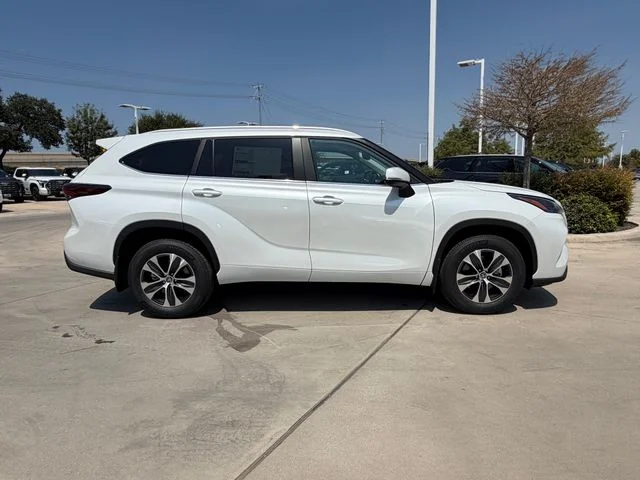 New 2026 Wind Chill Pearl Toyota XLE image 5