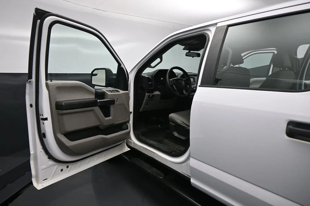 Used 2020 White Ford XL image 9