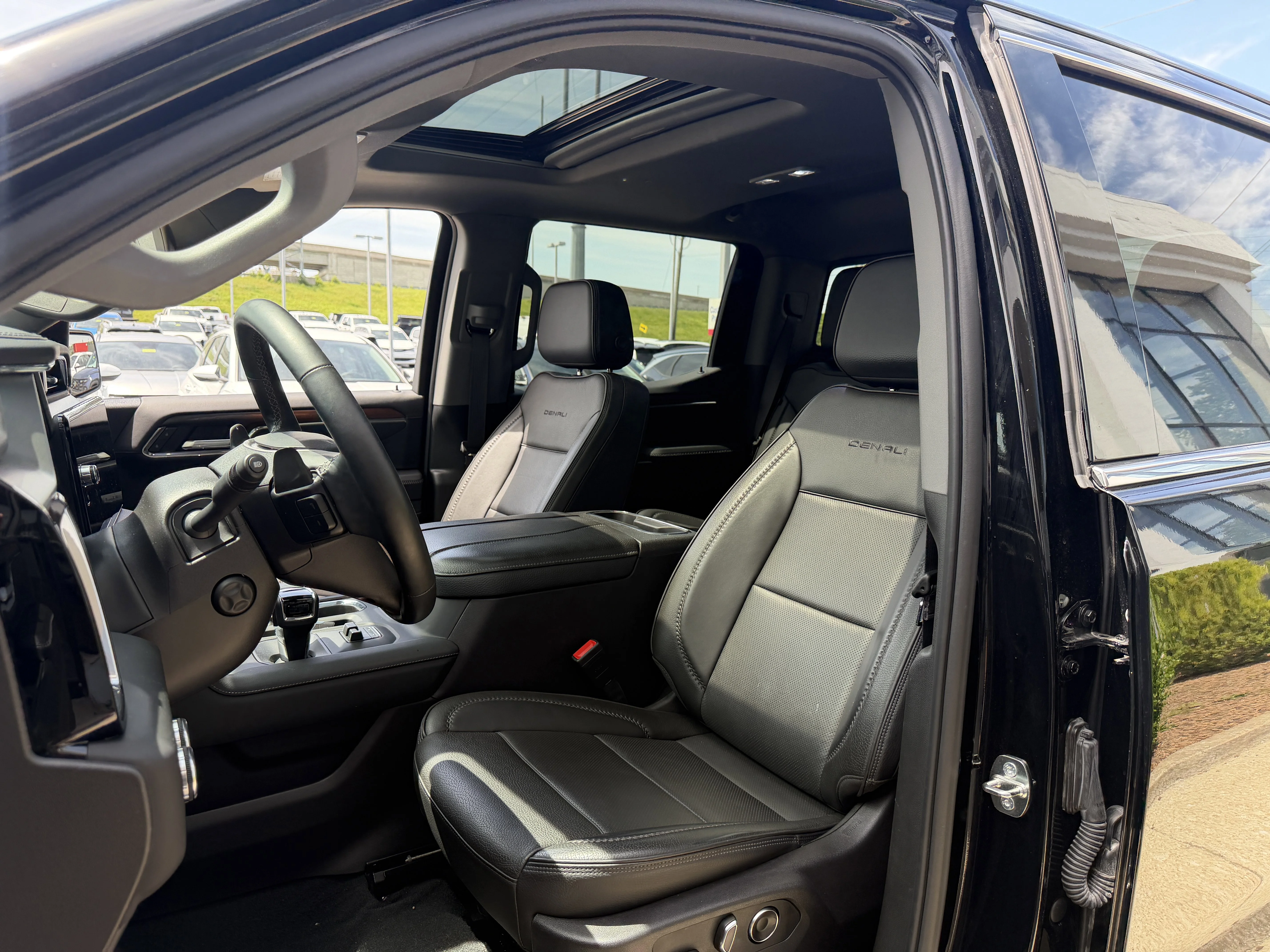Used 2024 Onyx Black GMC Denali image 33