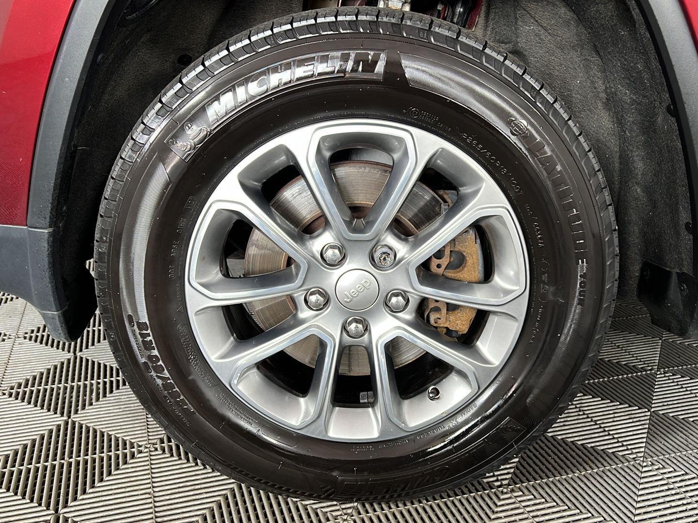 Used 2016 Velvet Red Pearlcoat Jeep Limited image 15