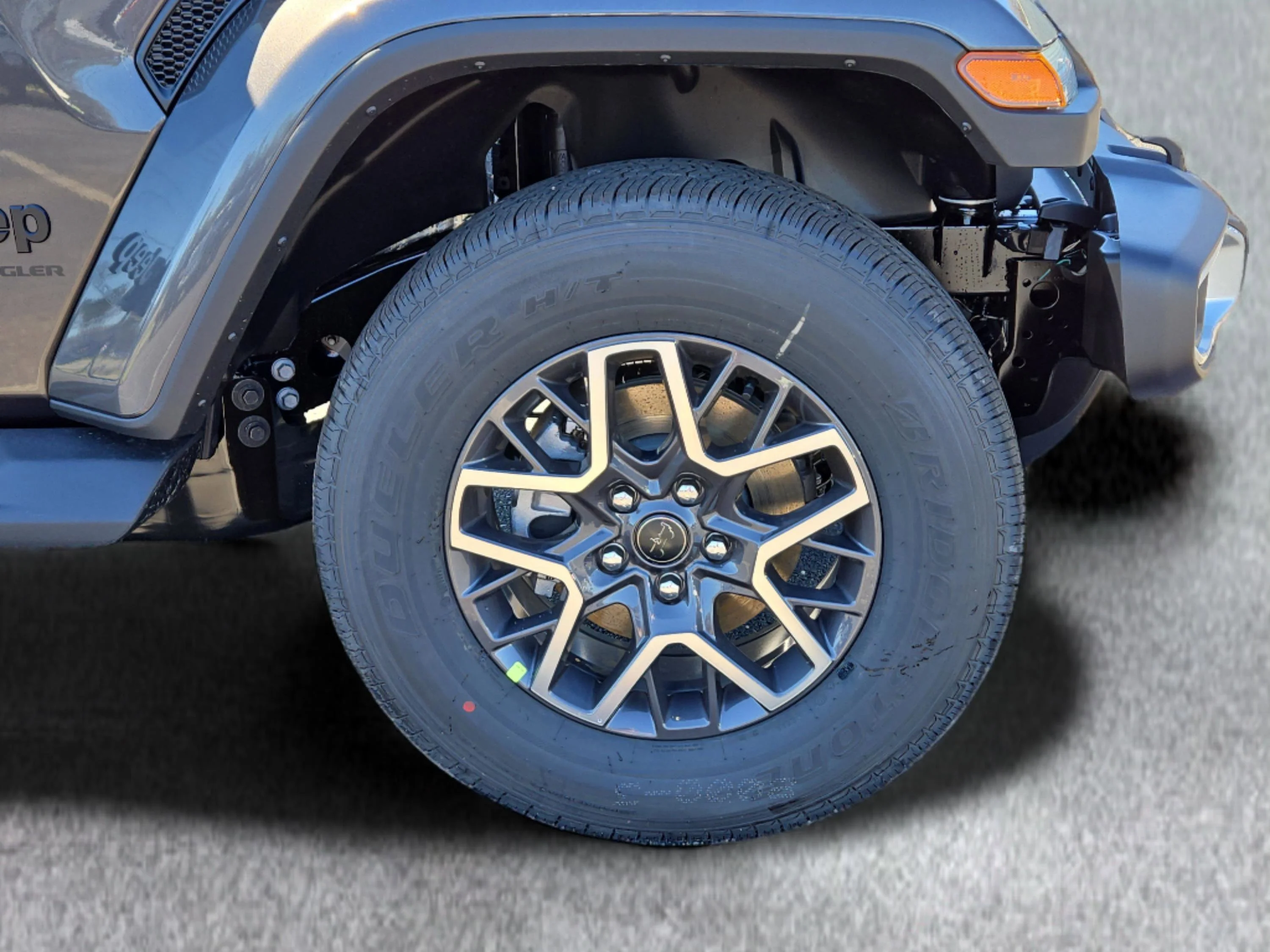 New 2026 Granite Crystal Metallic Clearcoat Jeep Sahara image 4