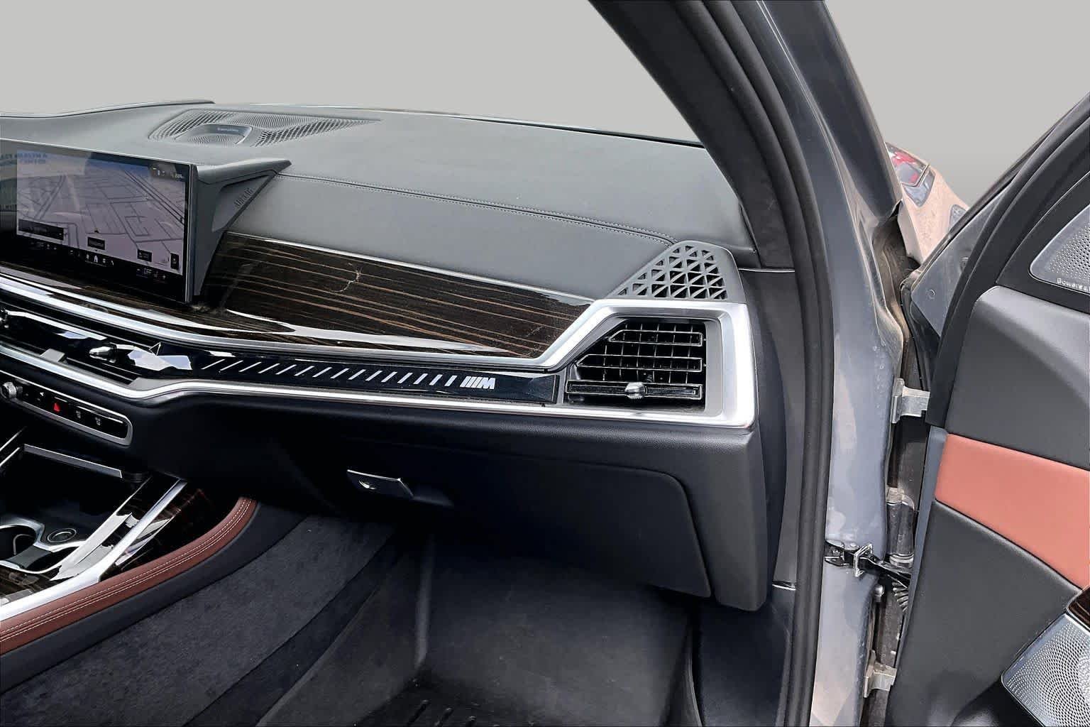 Used 2026 Skyscraper Grey Metallic BMW M60i image 16