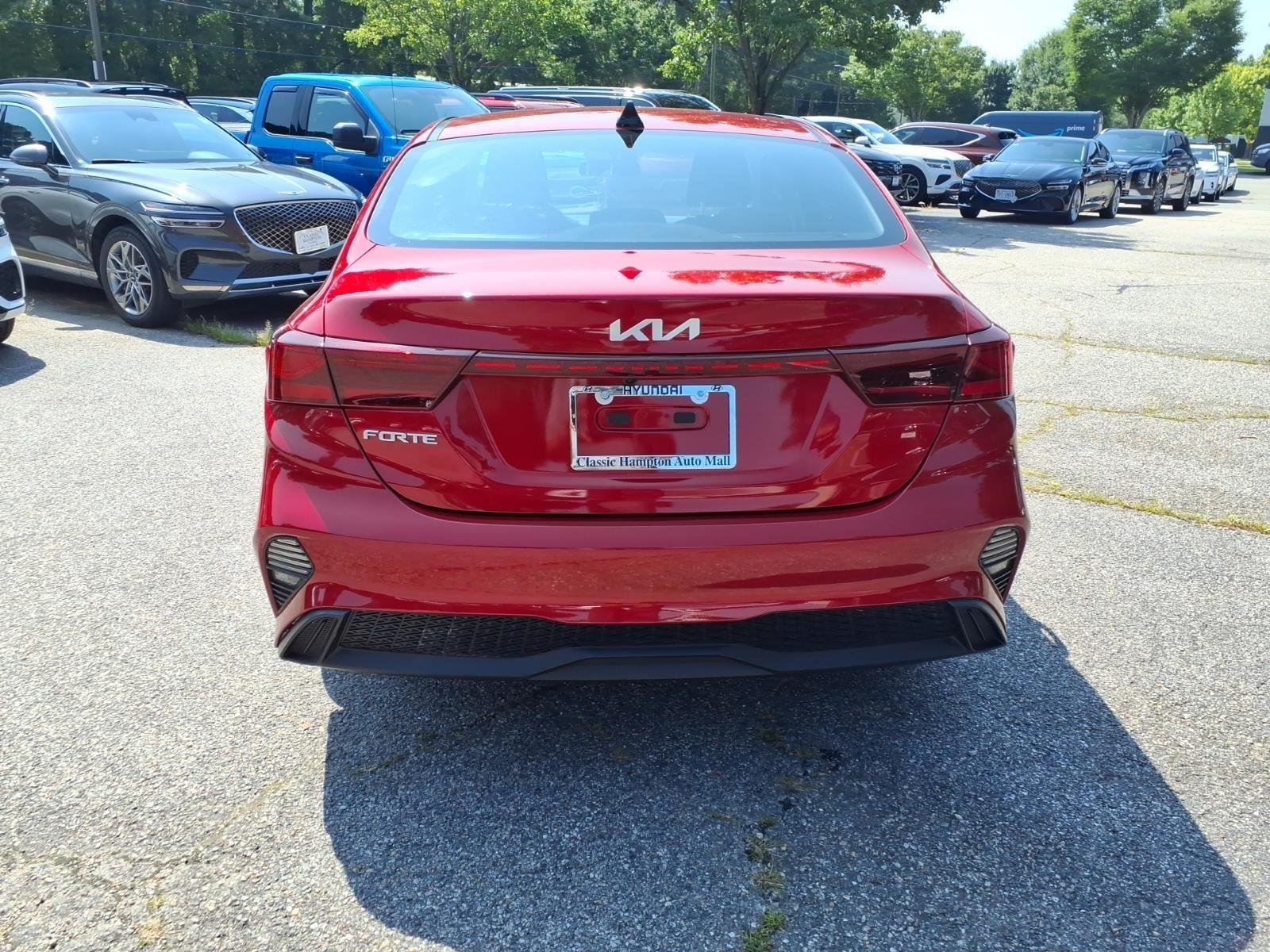 2023 Kia Forte LXS - Photo 7