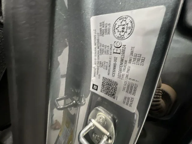 Used 2021 Gray GMC AT4 w/Cloth image 31