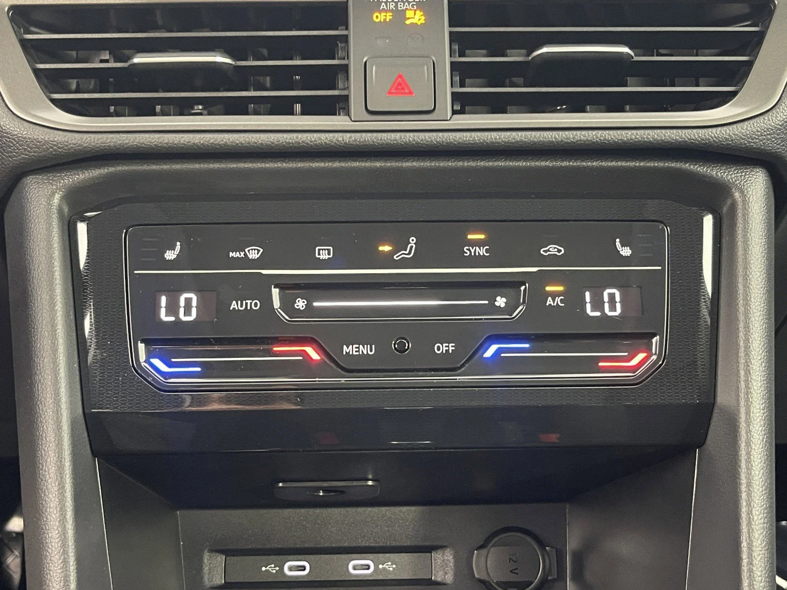 2025 Volkswagen Taos SE Black - Photo 29
