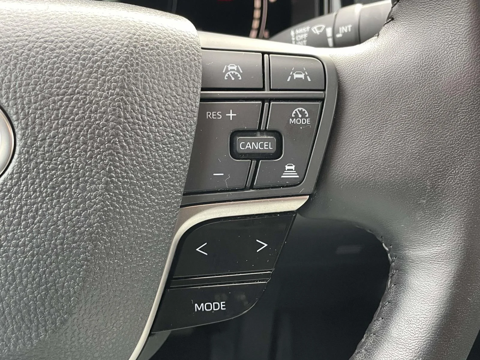 2025 Toyota Camry LE - Photo 11
