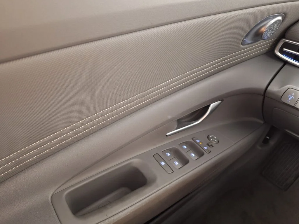 Used 2025 Intense Blue Hyundai SEL Convenience image 18
