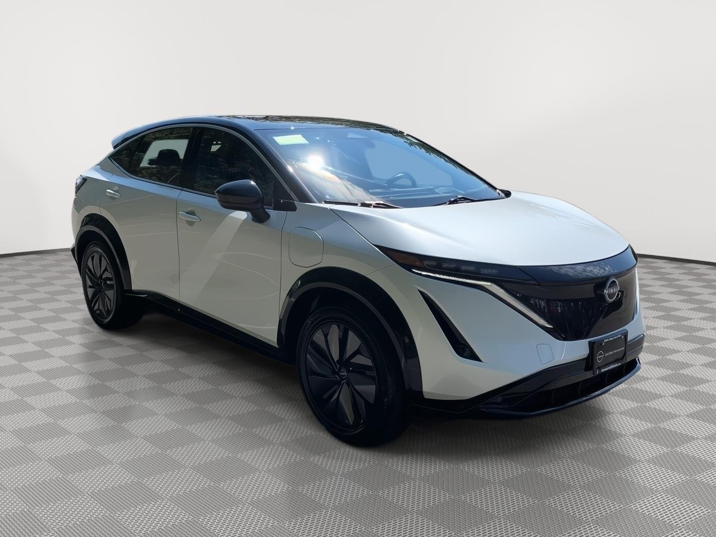Used 2024 Everest White Pearl Tricoat/Black Diamond Pearl Nissan ENGAGE image 7