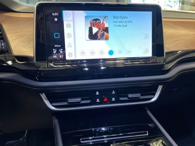 New 2026 Silver Volkswagen 2.0T SE w/Technology image 18
