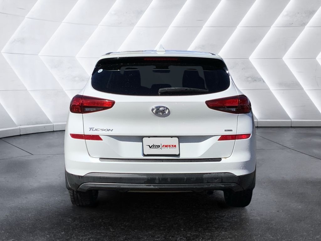 Used 2020 White Hyundai SE image 5