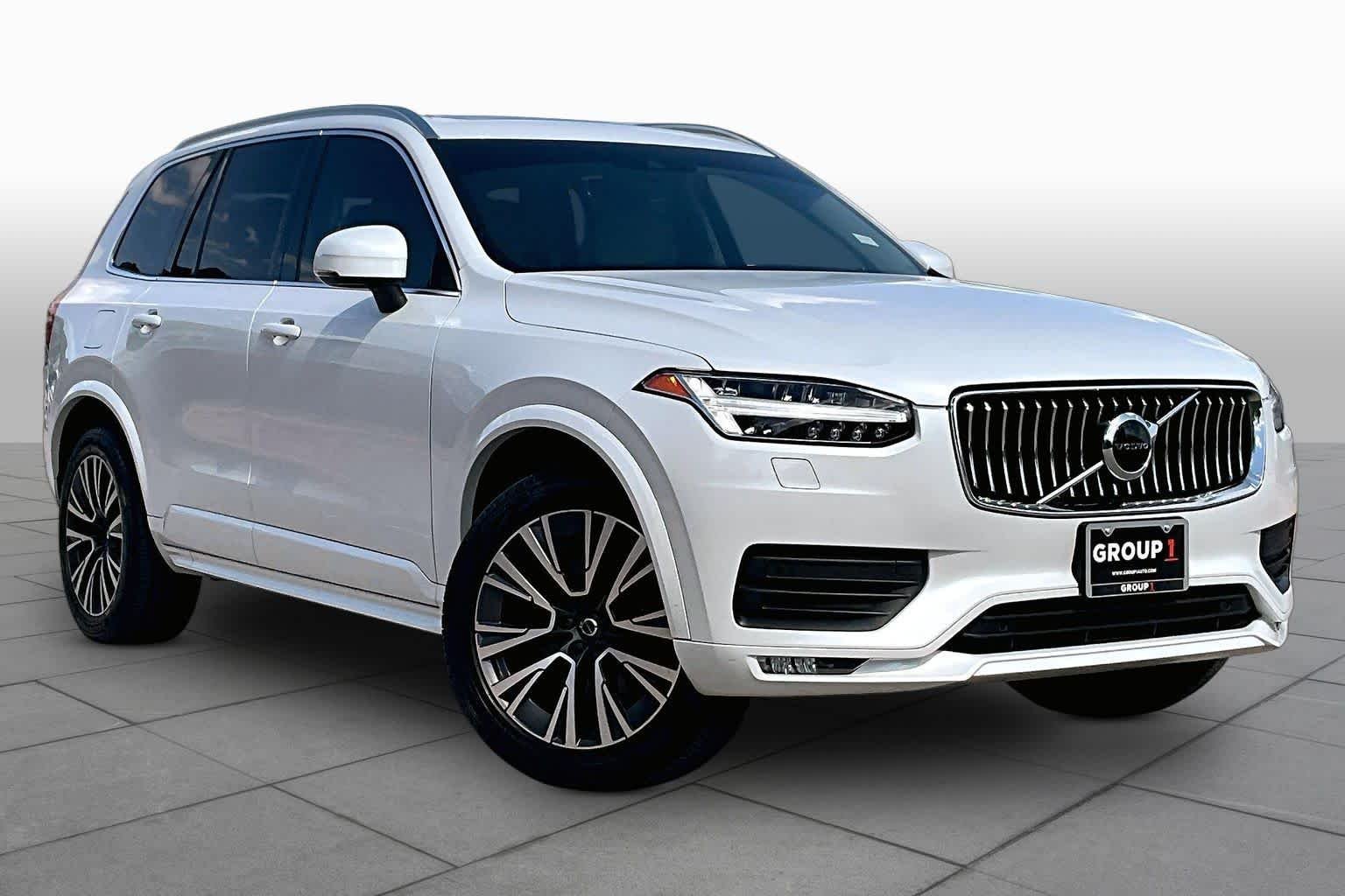 Used 2021 Crystal White Metallic Volvo Momentum image 3