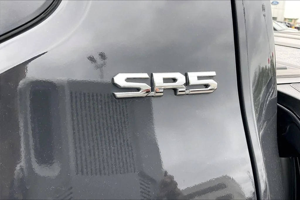Used 2024  Toyota SR5 image 7