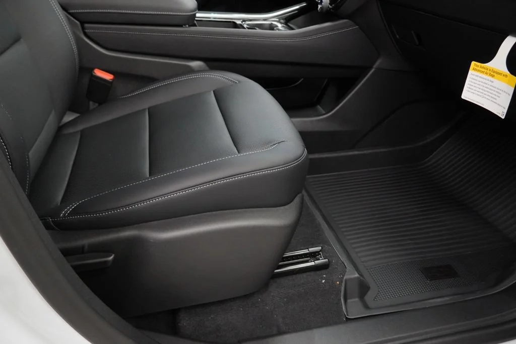 New 2027 Summit White Chevrolet LT image 31