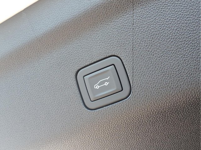 New 2027 Summit White Chevrolet LT image 23