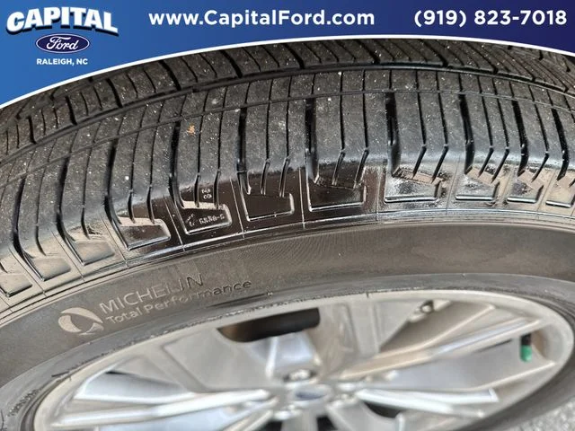 Used 2023 Green Ford XLT image 14