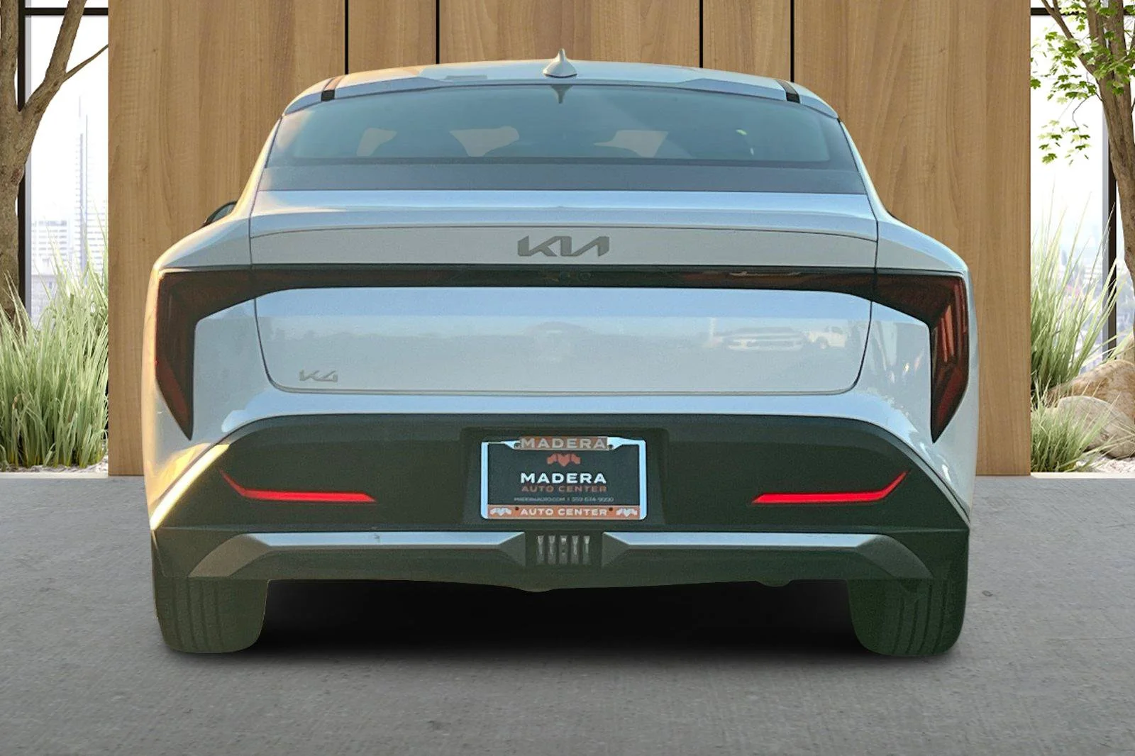 Used 2025 White Kia LXS image 5