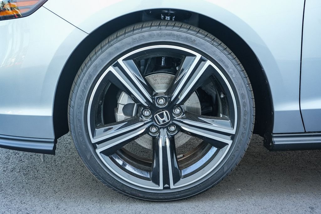 New 2026 Solar Silver Metallic Honda SE image 12