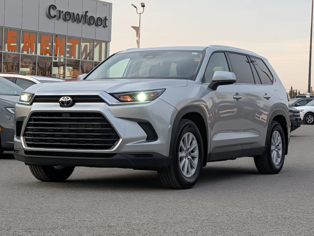 Used 2026 Grey Toyota XLE - Leather - 12.3 Touchscreen - Safety Sense 3.0 - Lane Departure & More image 4