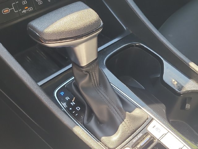 Used 2025 Green Hyundai SEL image 26