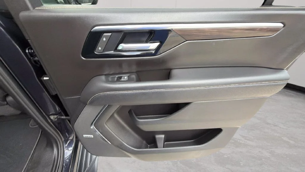 2025 Chevrolet Suburban Premier - Photo 36