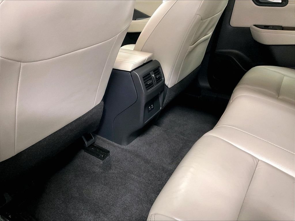Used 2023 Pearl White Nissan SL image 28