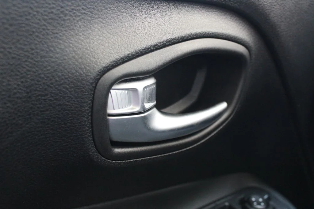 Used 2016 Black Jeep Trailhawk image 6