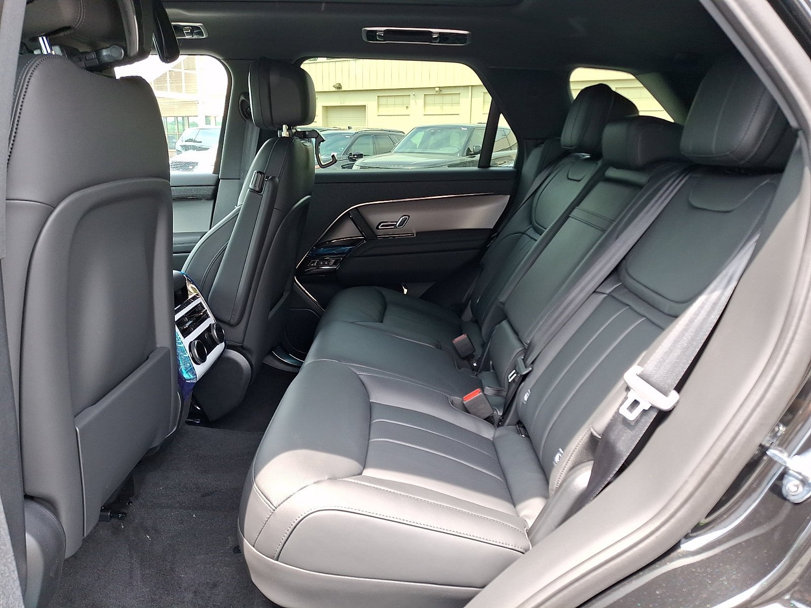 New 2026 Santorini Black LAND ROVER SE image 6