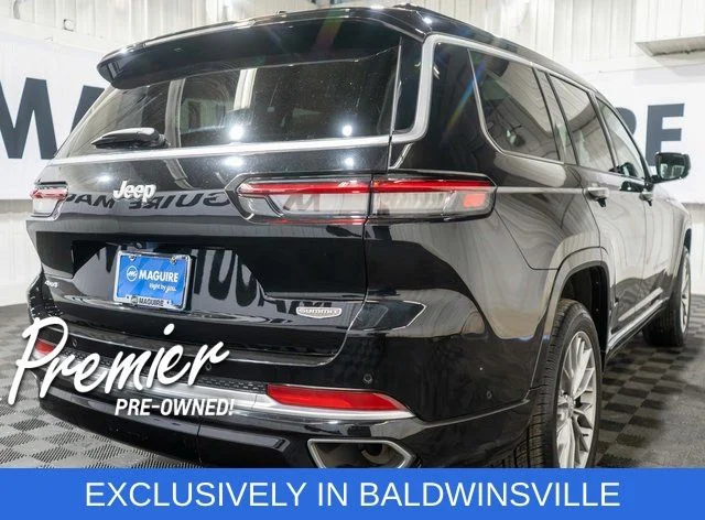 Used 2025 Black Jeep Summit image 5