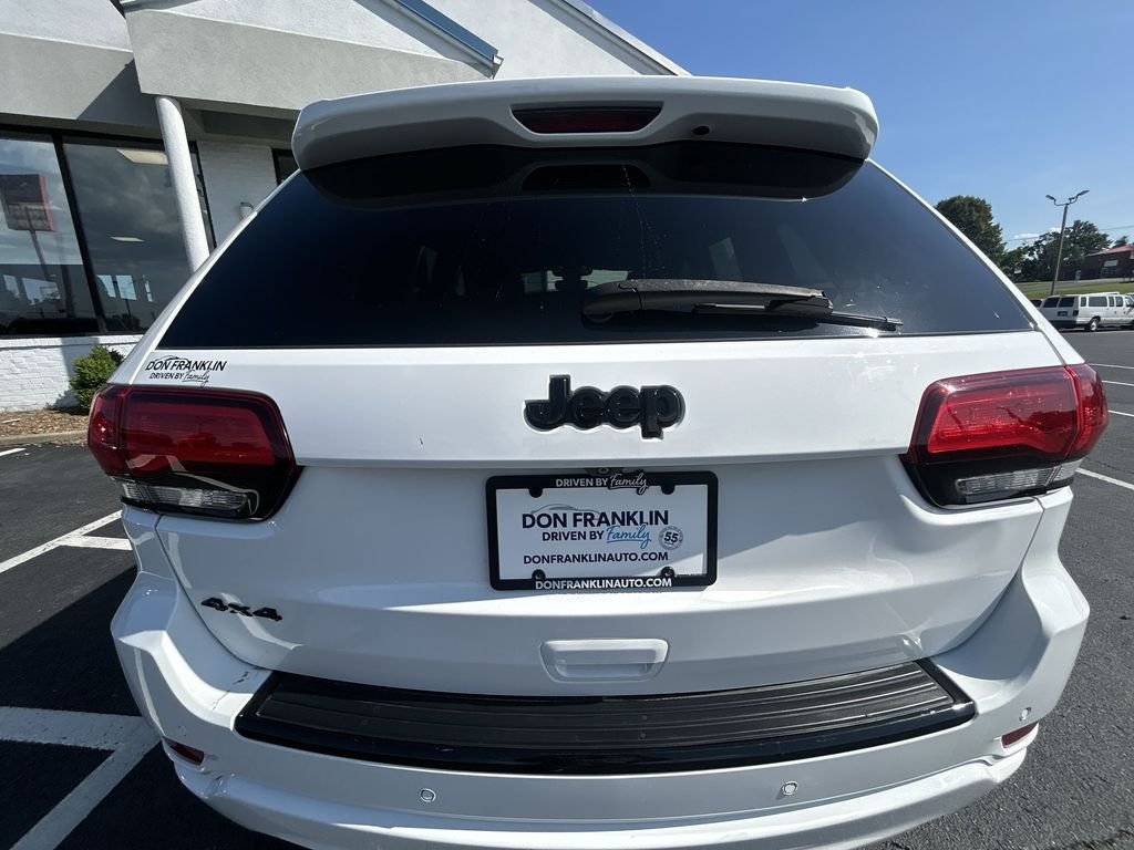 Used 2018 White Jeep Altitude image 32