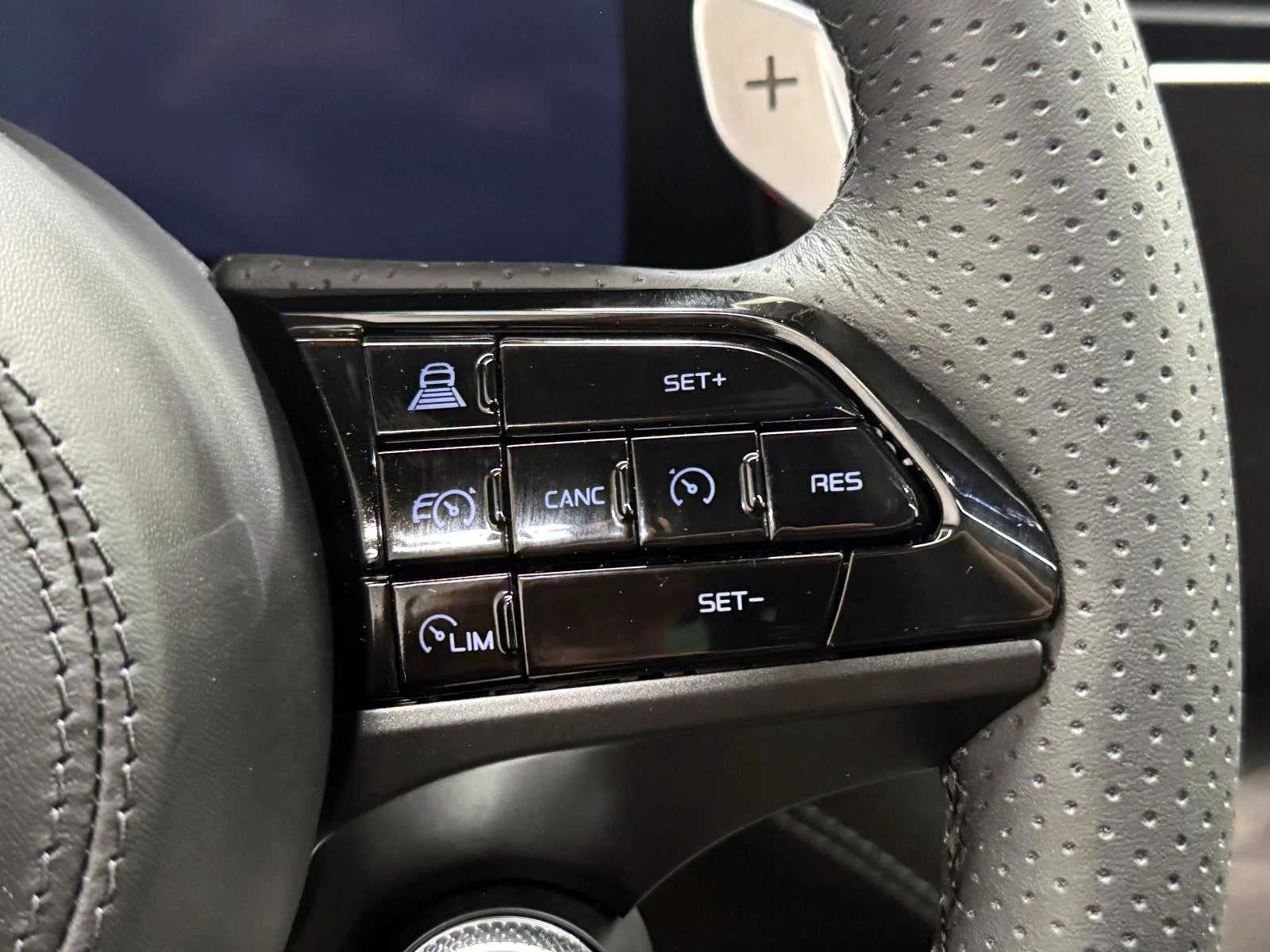 Used 2025 White Maserati  image 24