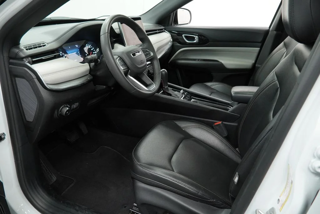 Used 2024 White Jeep Limited image 12
