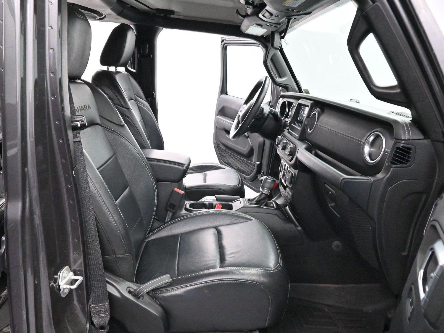 Used 2018 Granite Crystal Metallic Clearcoat Jeep Sahara image 27