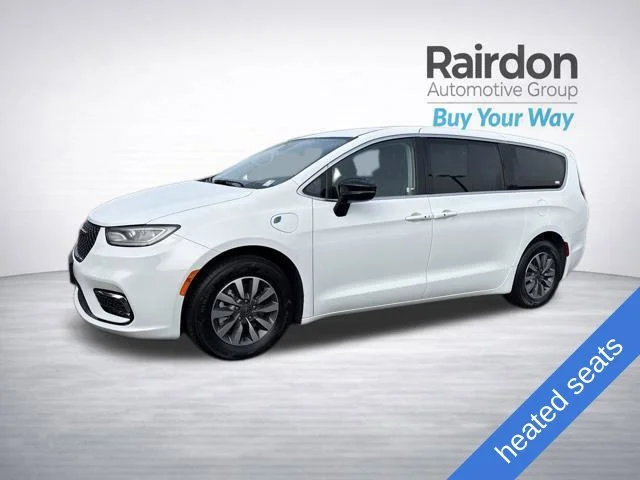 Used 2024 Bright White Clearcoat Chrysler Select image 3