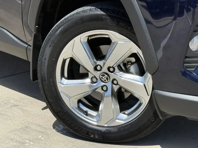 Certified Used 2021 BLUEPRINT Toyota XLE Premium image 2