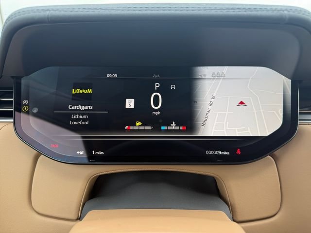 New 2026 Fuji White Land Rover SE image 14