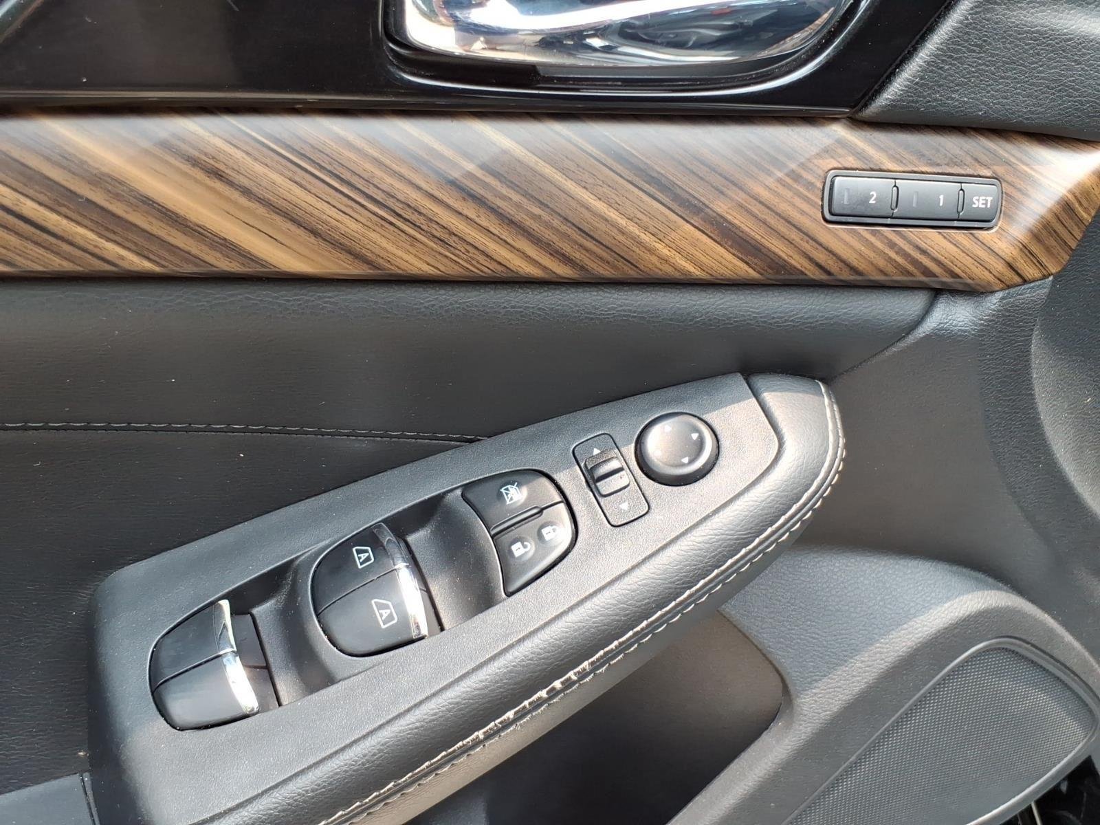 Used 2018 Super Black Nissan Platinum image 12