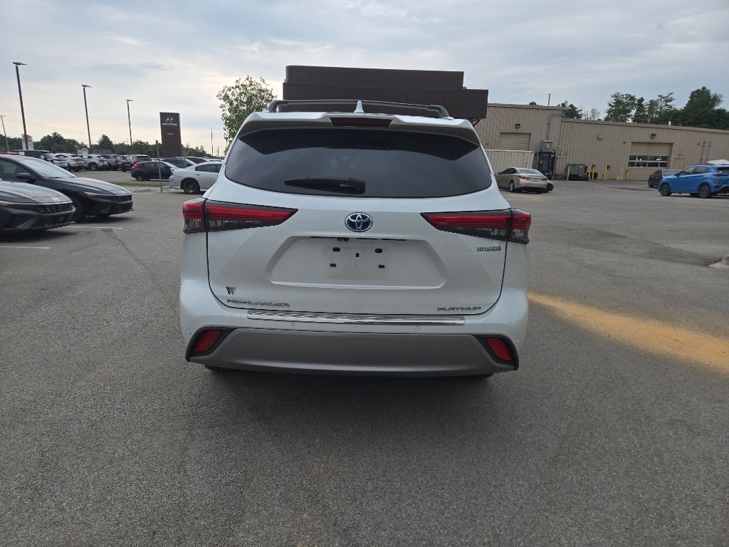 Used 2023 Wind Chill Pearl Toyota Hybrid Platinum image 4