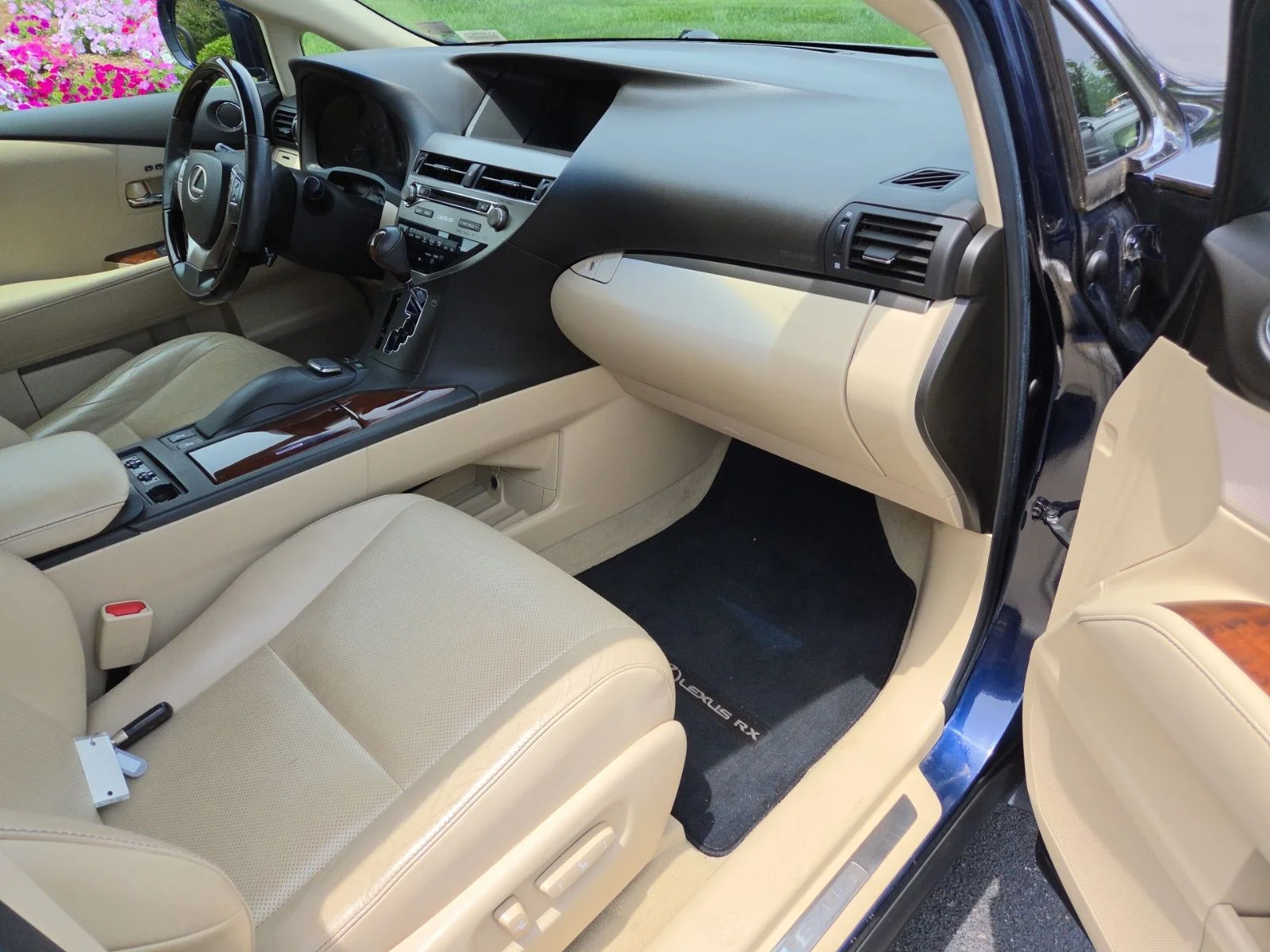 Used 2015  Lexus 350 image 25