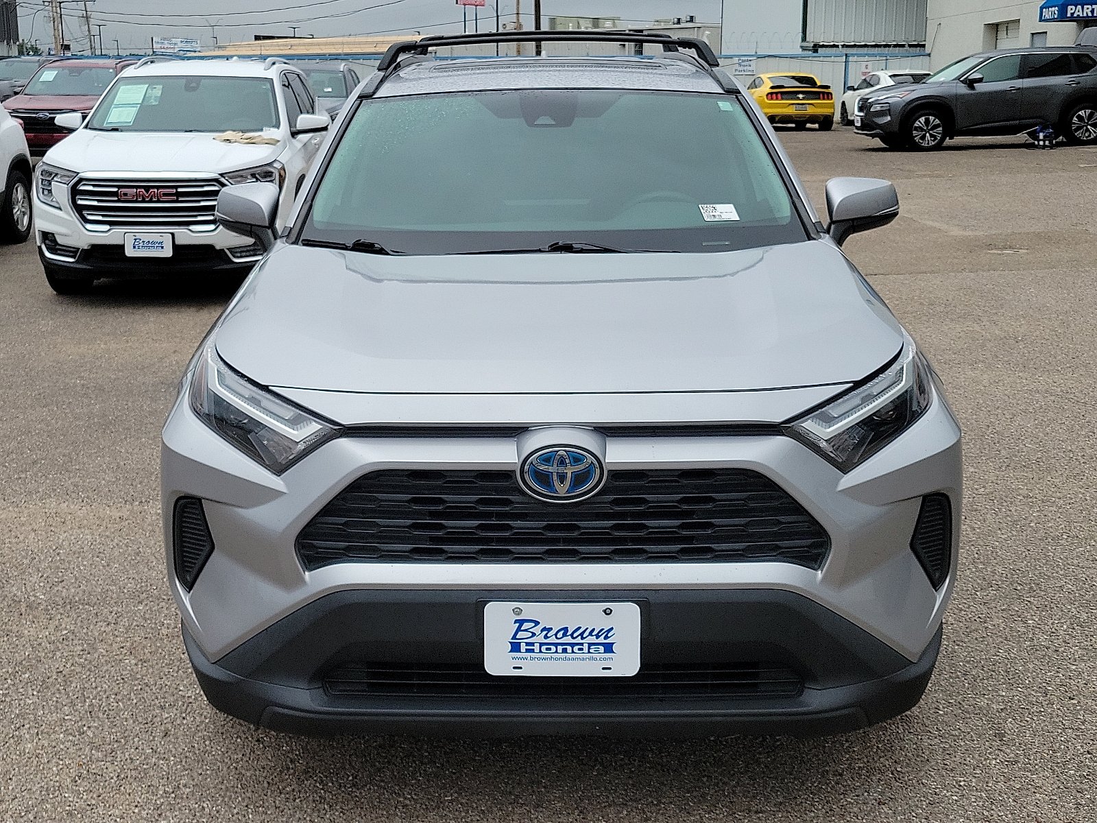 2022 Toyota RAV4 Hybrid XLE photo 2